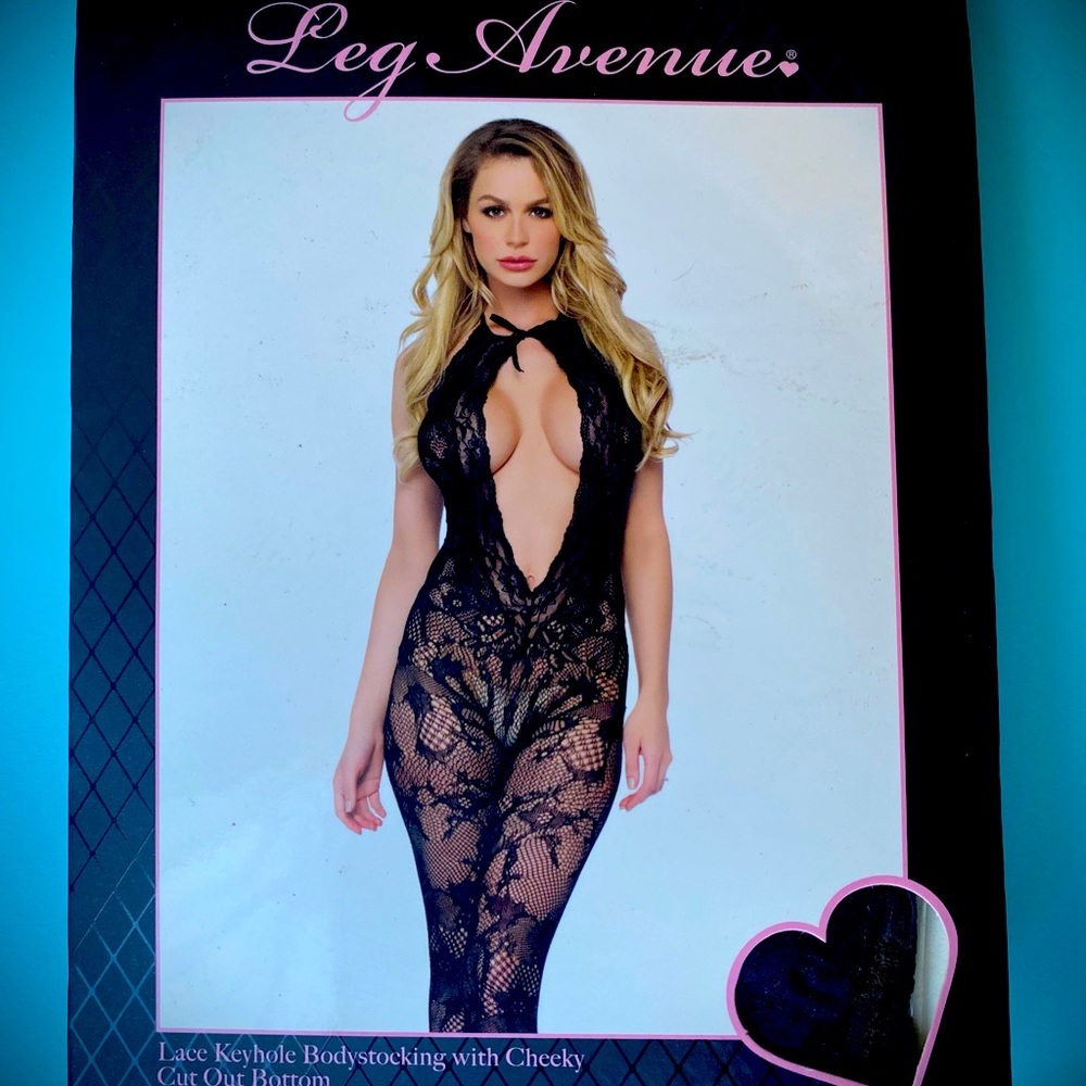 Lace keyhole body stocking